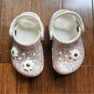 CROCS Colorful Kids Clogs with Floral Accents Size 4